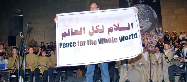 انتصار عبد الفتاح، وفريق رسالة سلام